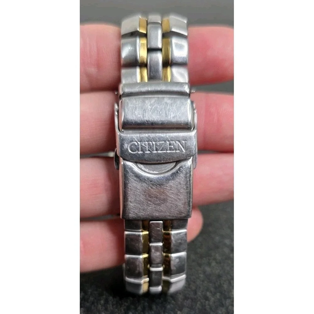 CITIZEN ECO~DRIVE WR 100 Men Career WRISTWATCH CIRCA 1996‎ REF8776A E110 K15699